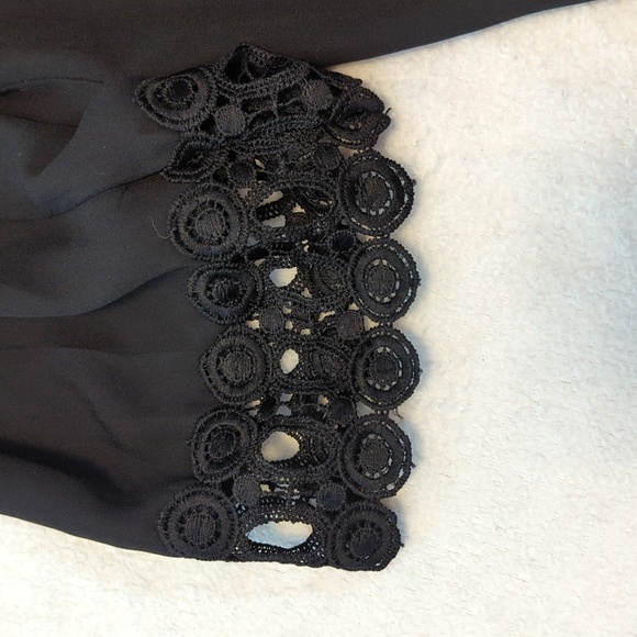 Woman's Lace Beach Coverup - Picture 4 of 10